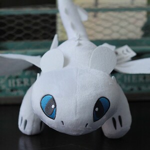 美国正版驯龙高手无牙仔光煞玩偶无牙仔女朋友小礼物玩偶白色光煞