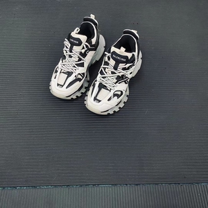 巴黎世家老爹鞋track黑白熊猫