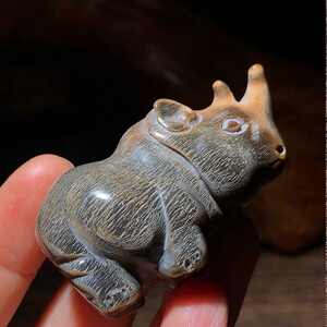 牛角小犀牛