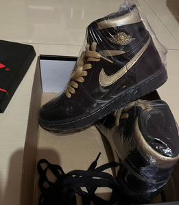 耐克nike黑金漆皮高帮鞋 37码 仅穿过一次 nike a