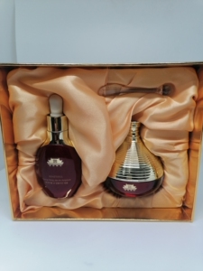 维娜化妆品,红宫精华套装,原价880现308米给肌肤提供紧致