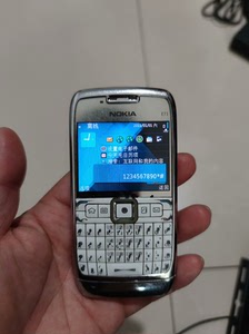 诺基亚E71手机，社区收来的，裸机无任何配件，开机显示正常，