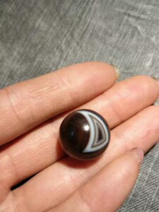 天然缠丝玛瑙象形日月同辉天珠单珠吊坠,完美无瑕疵,纹路清晰!