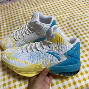 安踏kt3 全新42码 安踏白/氯蓝色