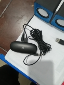 科大讯飞,小飞鱼t1.成色很好,原装硅胶线,直接插ubs.配