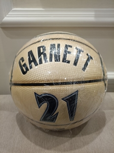 斯伯丁 加内特21号 球衣球 漆皮篮球