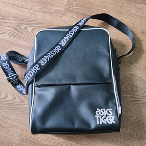 asics 亚瑟士黑色单肩包斜挎包