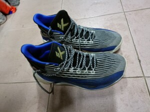 安踏 汤普森kt4 季后赛实战篮球鞋 黑蓝 44.5码_阿里巴巴找货神器