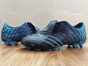 皮耶罗 落场足球鞋