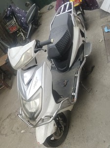 爱玛大力神电动车,72v 32a六块超大电池.