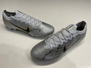 莫德里奇双签nike足球鞋,18年金球限定