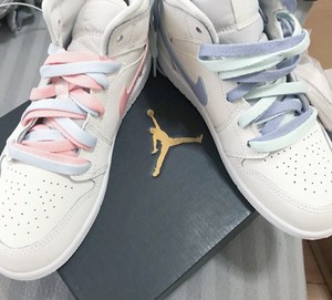 aj1四色鸳鸯鞋,女鞋,没穿过几次,9.5成新,没有鞋盒了