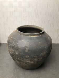 汉代黑陶罐