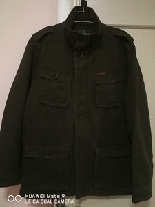 战地吉普男装外套，军绿色，纯棉，腰部位有抽绳，胸围130，衣