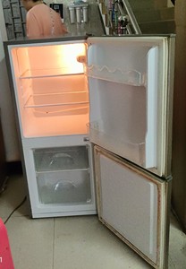 奥马小冰箱106升转i让闲置。260元儋州那大福通西街43号