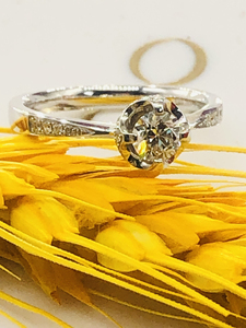 ido18k风信子金50分钻戒主钻30分副钻20,圈口12