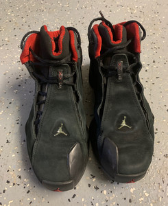 aj21 pe黑红元年40.5码 注意鞋型不是普通款式 老款