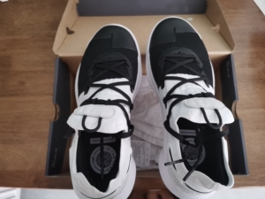 ua curry库里6 黑白 全新正品 8-码(一处胶印最后