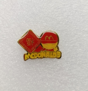 麦当劳胸章