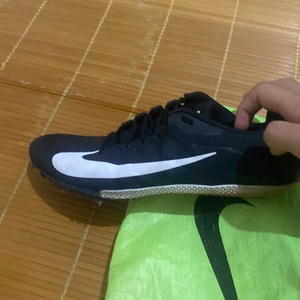 钉鞋耐克s9,成色一般配得上这个价位,可小刀,急出