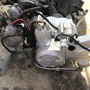 二手豪爵两轮弯梁摩托车110发动机头国三喜运国产通用摩托车