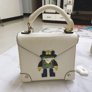 达芙妮机器人包包白色