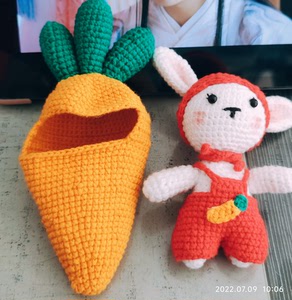 胡萝卜睡袋小白兔玩偶,衣服帽子可脱卸.