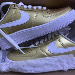 耐克nike空军一号金色.