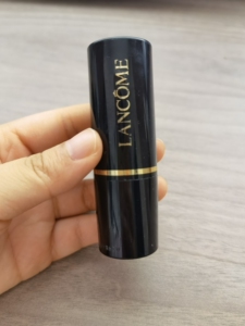 兰蔻粉条持妆粉底遮瑕磨皮棒,色号是010,应该是黄一白色号.