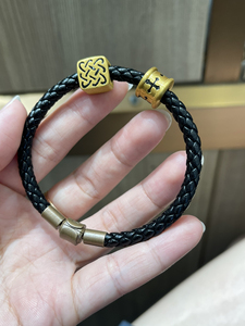 全新周生生charme男士皮绳酷黑转运珠守护/信念/力量/勇