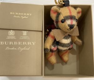 巴宝莉双肩包小熊