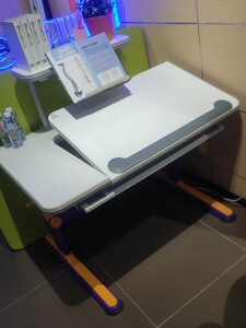 益卡思儿童书桌椅