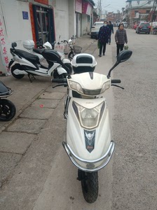 金雷豹电动车一辆 功能完好 成色8-9成新 装电瓶