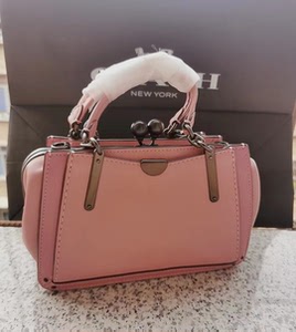 全新蔻驰coach 肉粉色dreamer21锁吻包 容量很感