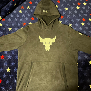 闲置出售 ua安德玛 the rock牛头卫衣 九成新