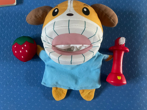 巧虎玩具 17月龄大嘴狗刷牙组.牙刷有音乐.