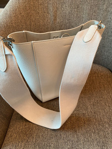 celine sangle小号 纯白色 银色logo