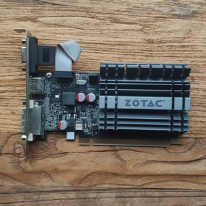 索泰gt720  2g显卡,品牌主机原装拆机,被动散热,没有