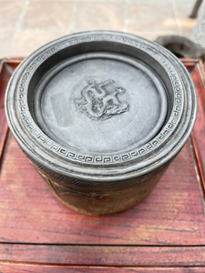 蒋泉林,从八十年代开始为上海蟋蟀协会火光汉会长专制蟋蟀盆就此