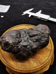黑金刚陨石把件 石铁陨石把件 陨石原石摆件 微磁 硅化铁陨石