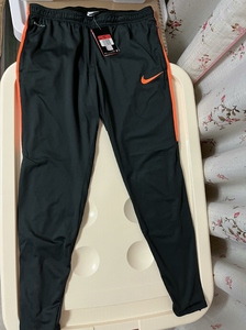 出正品耐克nike中超足球训练裤,全新,带吊牌.
