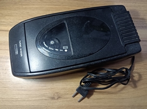 录像带电动倒带机.造型别致成色较新,装上带子能通电只是不转有