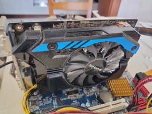 显卡 蓝宝石r7 240 4g ddr3 白金版,带hdmi