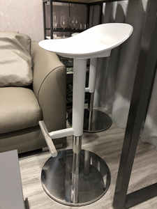 宜家家居灰色吧台椅刚买两个月全新安装后放置未使用一共有两只价