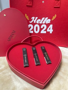 阿玛尼唇釉，2024情人节限定三支装口红低价出，全新，未使用