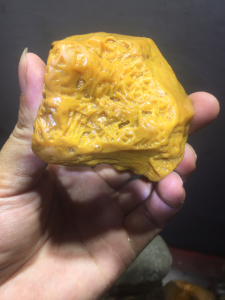 黄蜡石细蜡冻金印皮纹218克,满60包邮