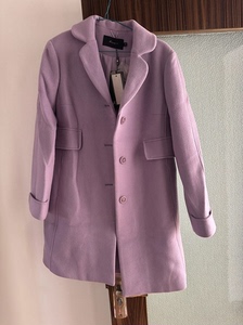 丝奥菲羊毛大衣，低价转让，今年年初购入，由于本人胖了，有意者