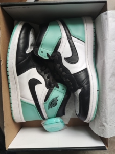 nikeaj1薄荷绿黑脚趾41码顺丰包邮