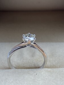 中国黄金50分钻戒18k金钻石戒指经典六爪皇冠款钻戒