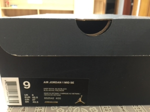 aj1mid蓝黑鞋盒